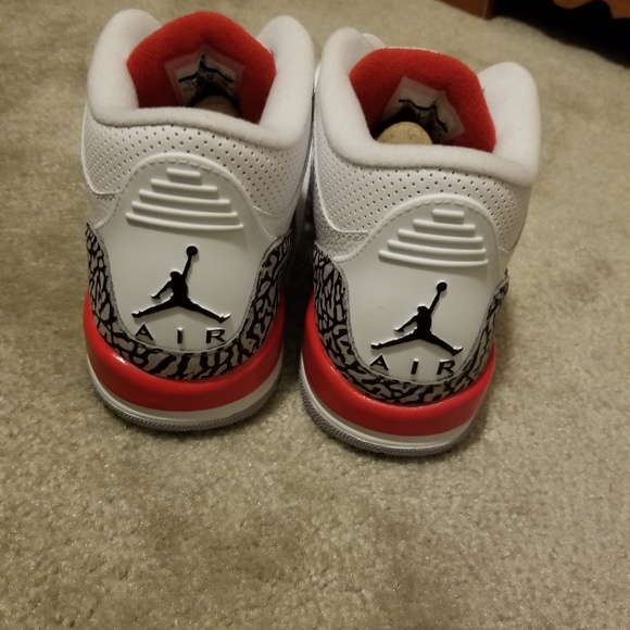 Air Jordans retro 3 (youth) - Picture 4 of 5